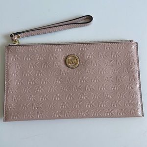Michael Kors wristlet - blush pink
